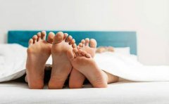 <b>女人出轨的表现 抗拒和你肢体接触 开始打扮自己</b>