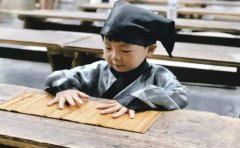 <b>欺负童子命现世报 童子命是天人 不会放过欺负他</b>