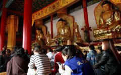 <b>去寺庙为流产胎儿祈福 减轻自己的罪障 把功德回</b>