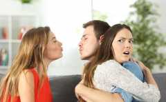 <b>女人遇到花心男 必定深受其害 可要擦亮眼睛看清楚</b>